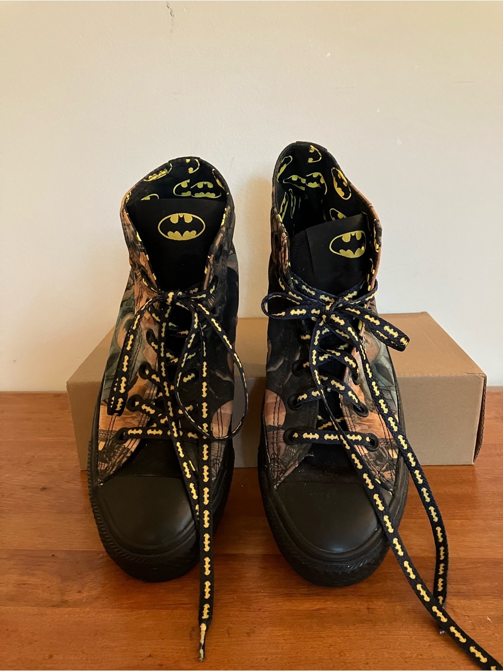 Converse All Star size 8 ( men’s 6) High-Top Sneakers DC Comics Batman